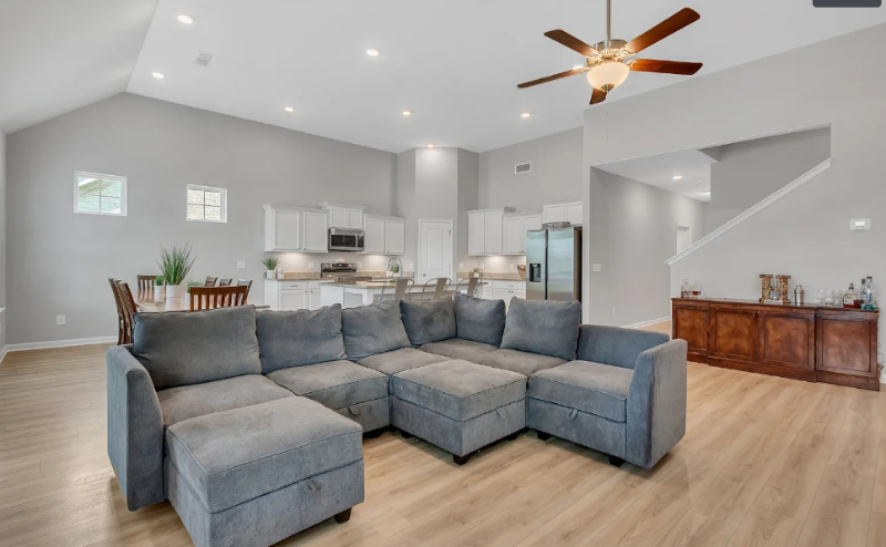 272 Thorpe Drive - Photo 2 of 17