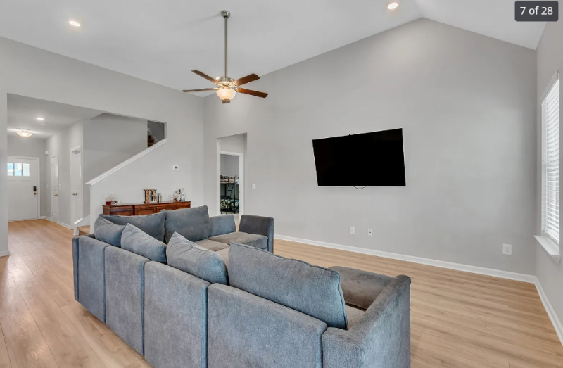 272 Thorpe Drive - Photo 3 of 17