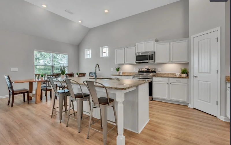 272 Thorpe Drive - Photo 4 of 17