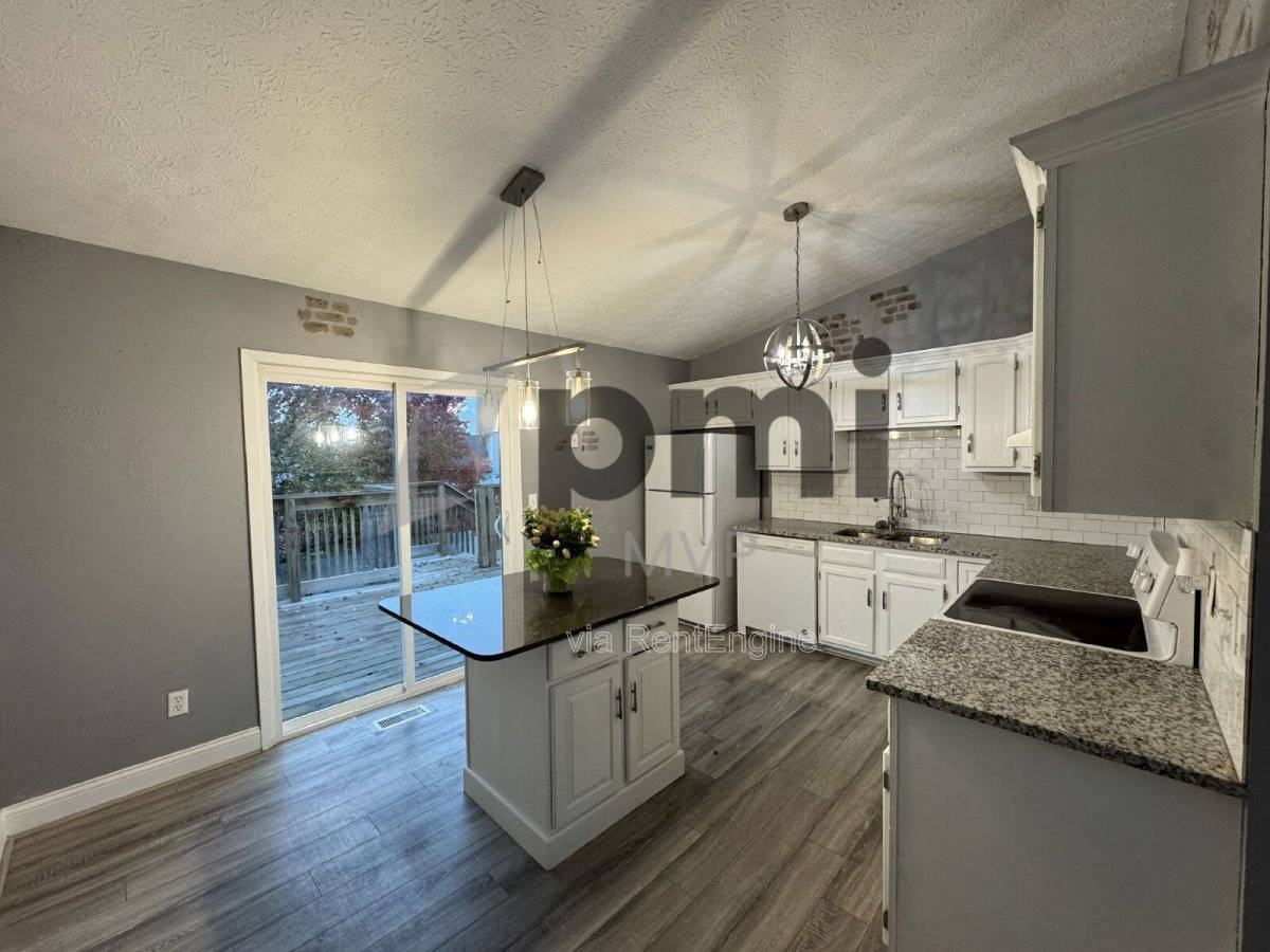 1019 Cowton Dr - Photo 3 of 9