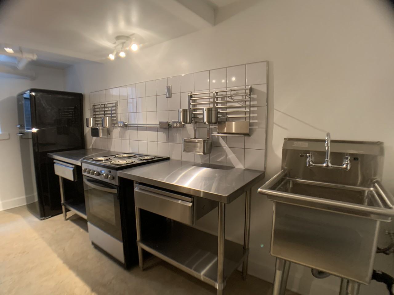 1568 Vine Street - Photo 2 of 15