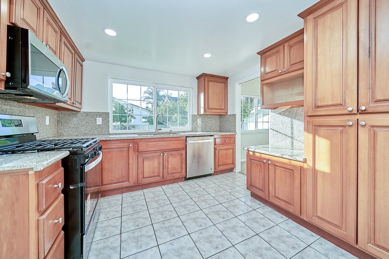 15507 Caulfield Avenue #NA - Photo 5 of 18