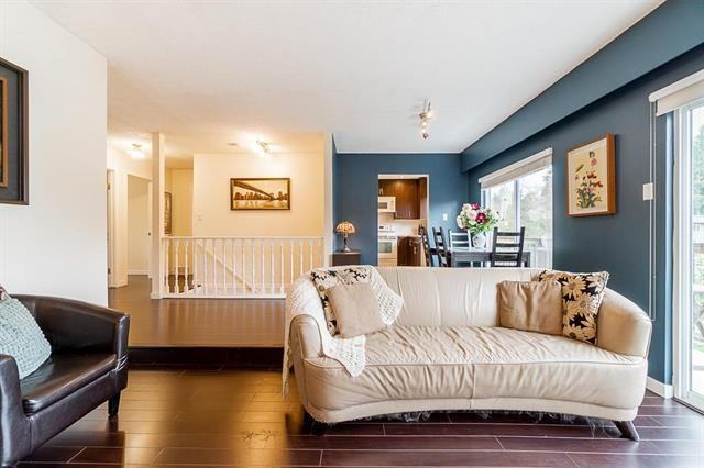 209 Angela Drive - Photo 5 of 25