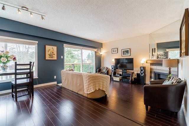 209 Angela Drive - Photo 7 of 25