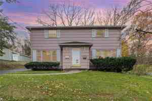 featured image of 16 Summit St