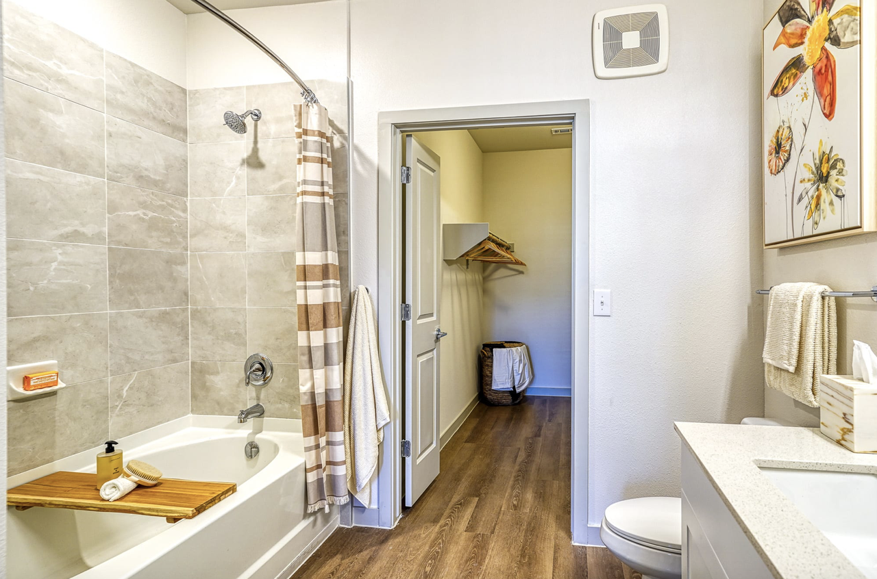 11521 North FM 620 - Photo 7 of 13