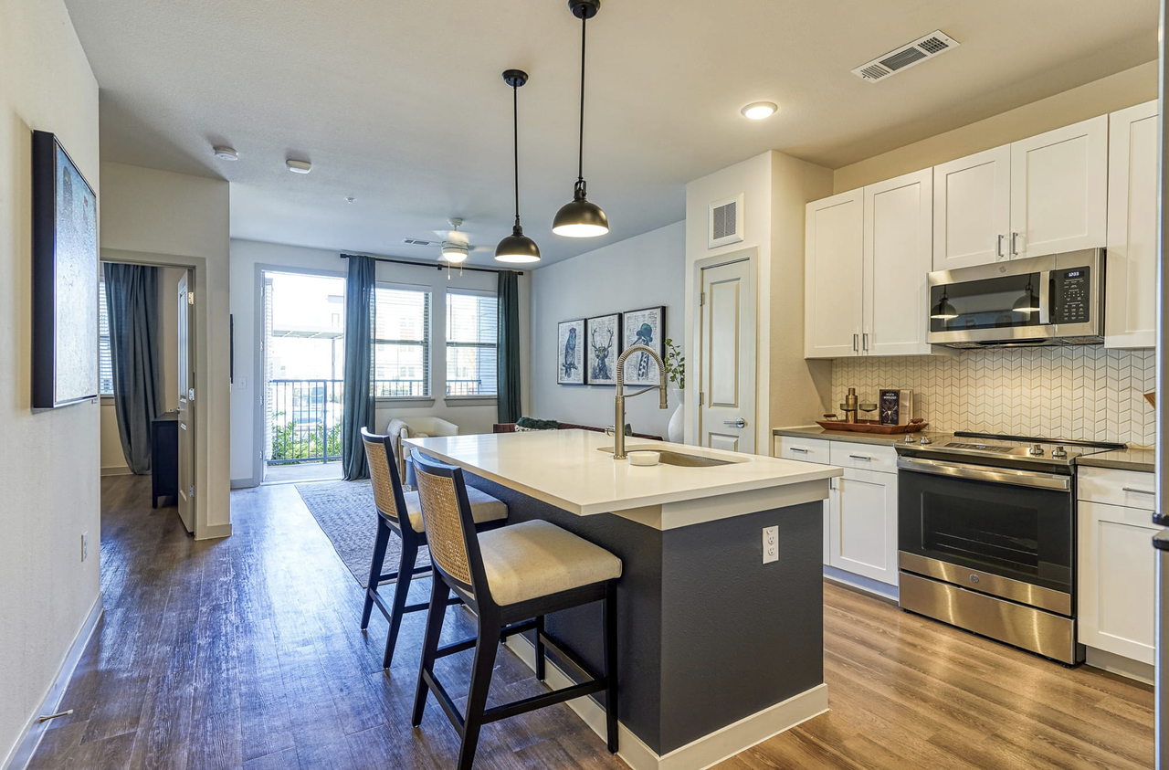 11521 North FM 620 - Photo 4 of 13