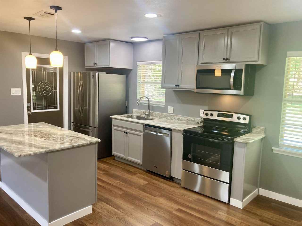 901 Avenue E - Photo 7 of 27