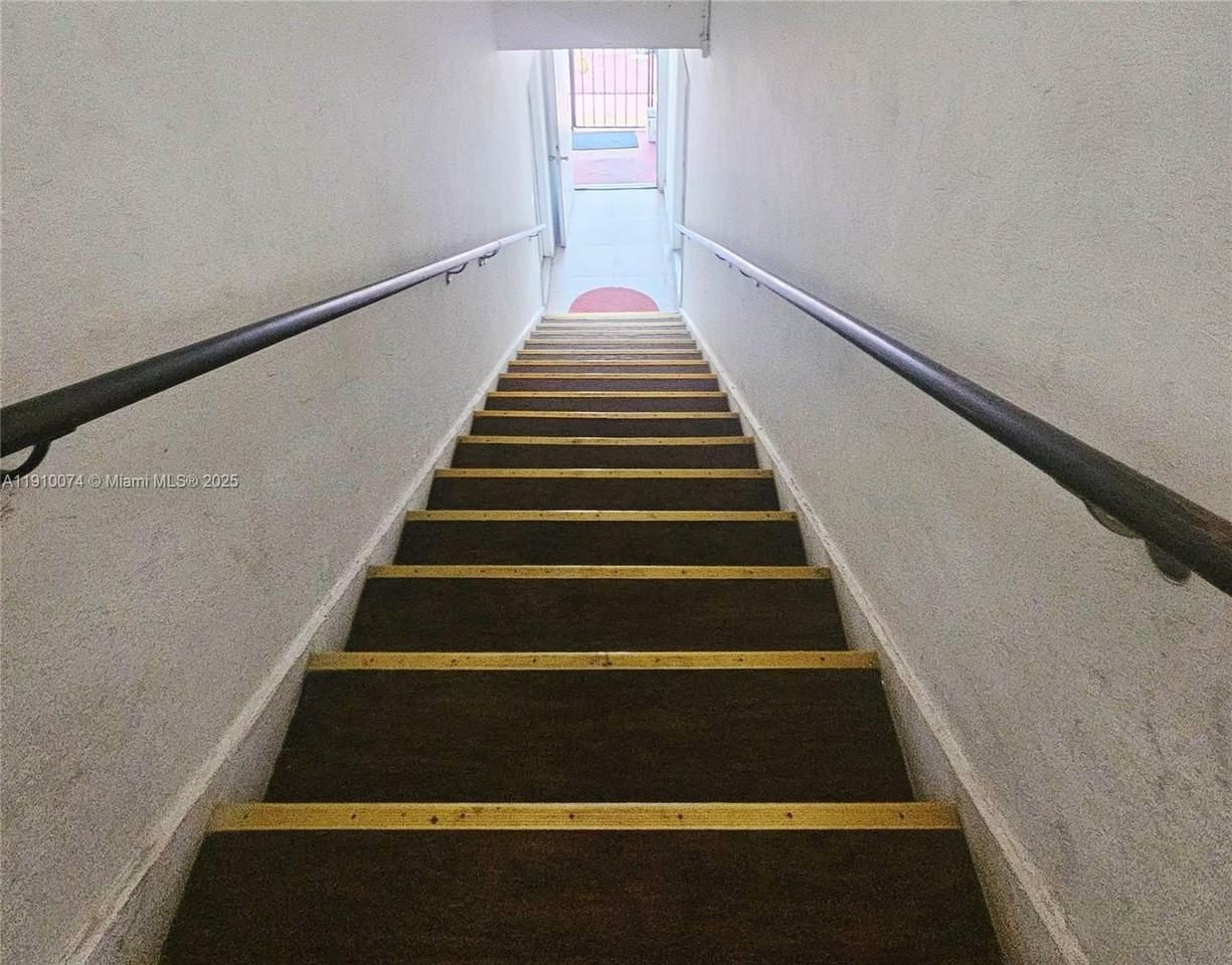 977 Sw 5th St #4 - Photo 2 of 15