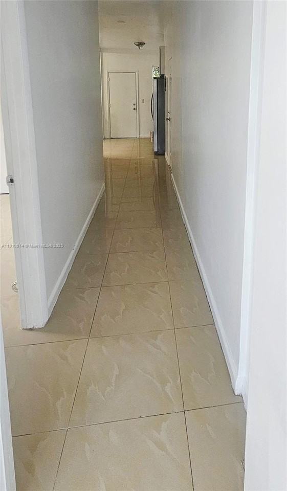 977 Sw 5th St #4 - Photo 6 of 15