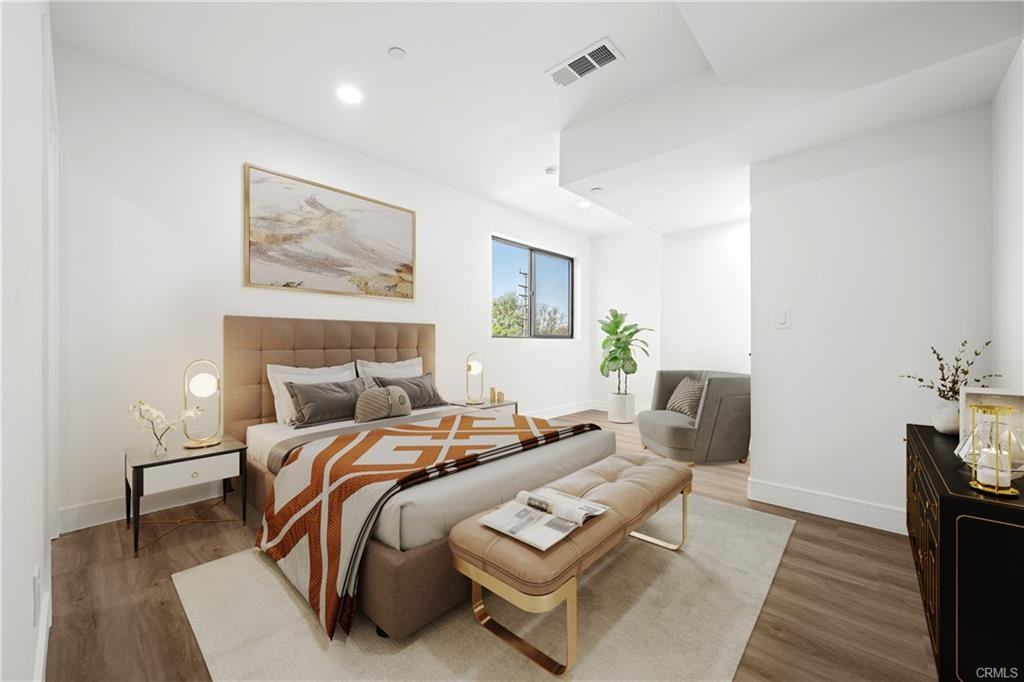 6704 Kester Ave - Photo 4 of 8