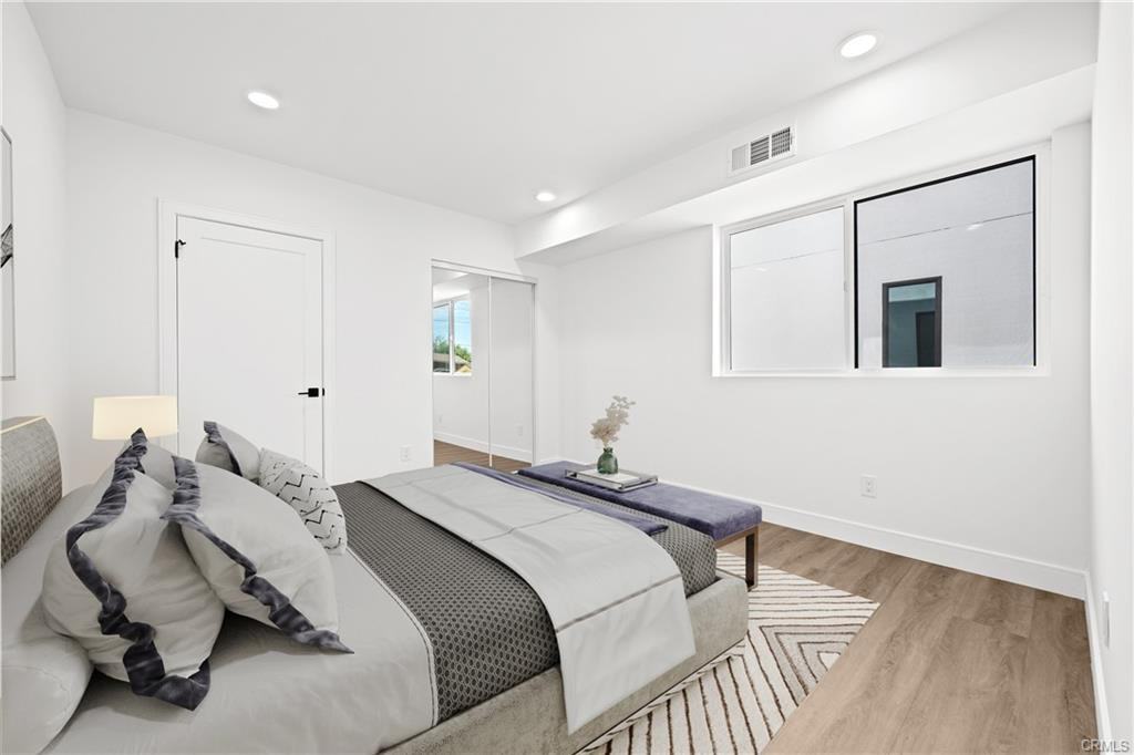 6704 Kester Ave - Photo 7 of 8