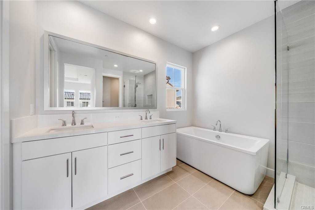 716 Olivier Dr - Photo 3 of 8