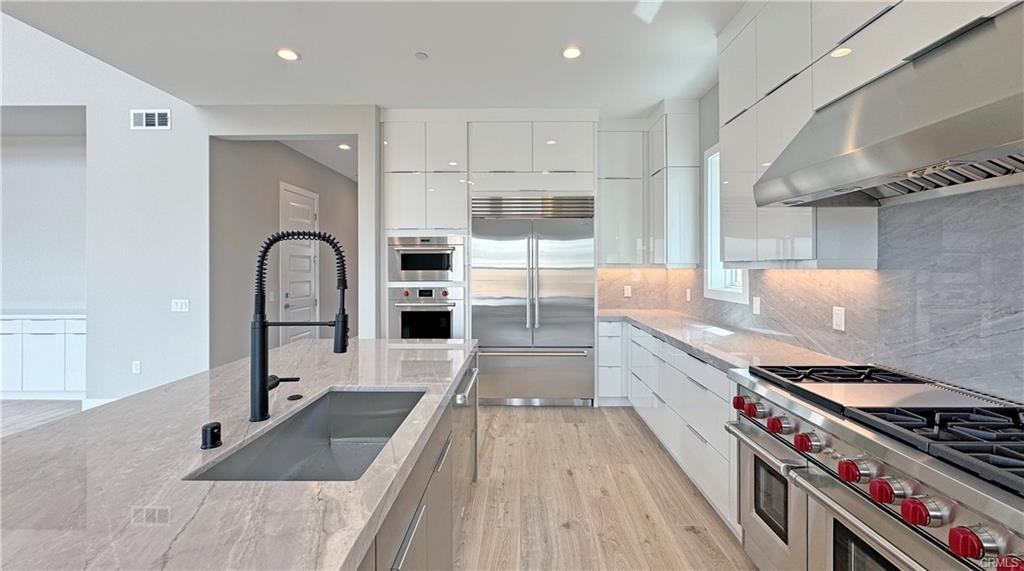 217 Stage - Photo 5 of 8