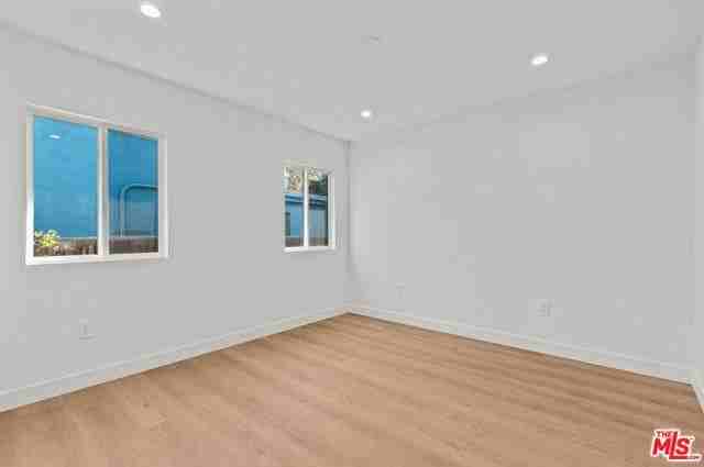 3647 Grand View Blvd - Photo 4 of 8