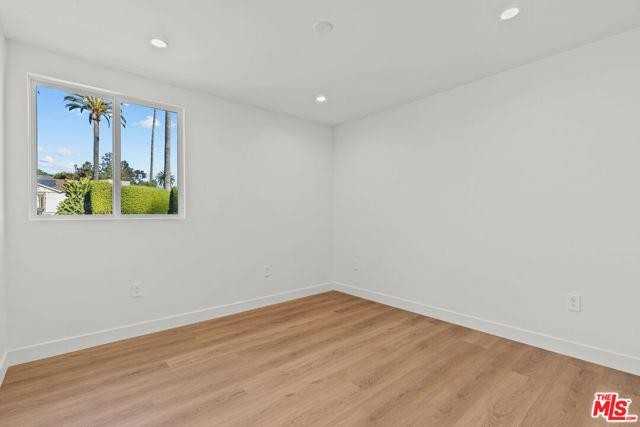 3647 Grand View Blvd - Photo 5 of 8