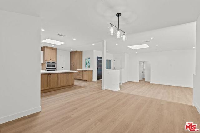 3647 Grand View Blvd - Photo 6 of 8