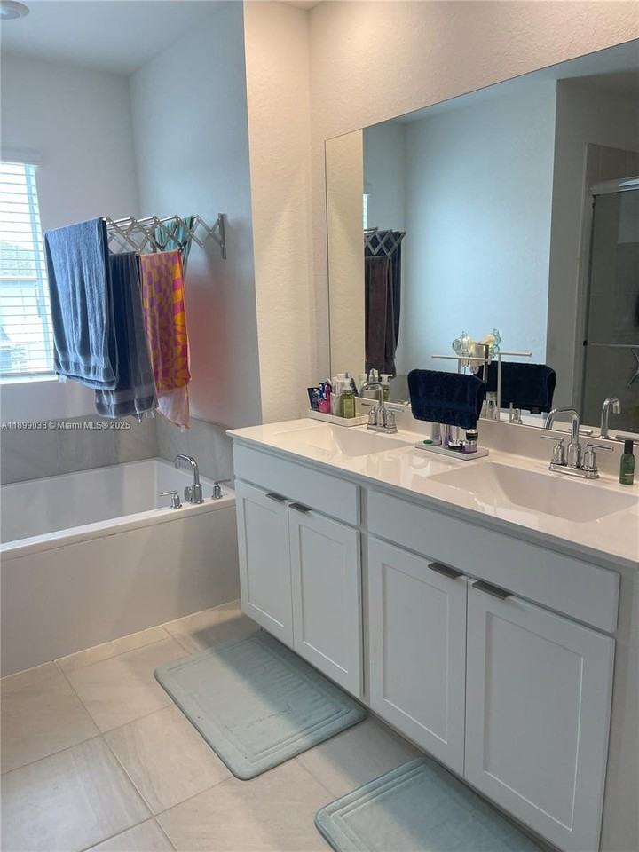 12937 Sw 265th Ter - Photo 7 of 8