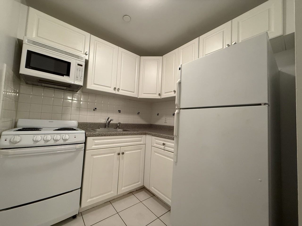 208 Undercliff Ave #B6 - Photo 4 of 8