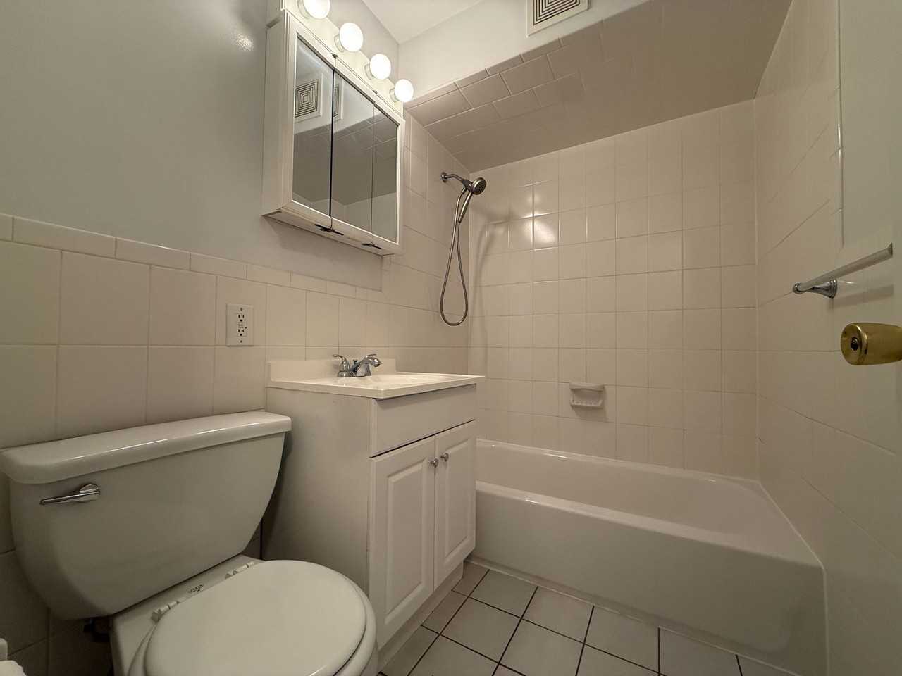 208 Undercliff Ave #B6 - Photo 7 of 8