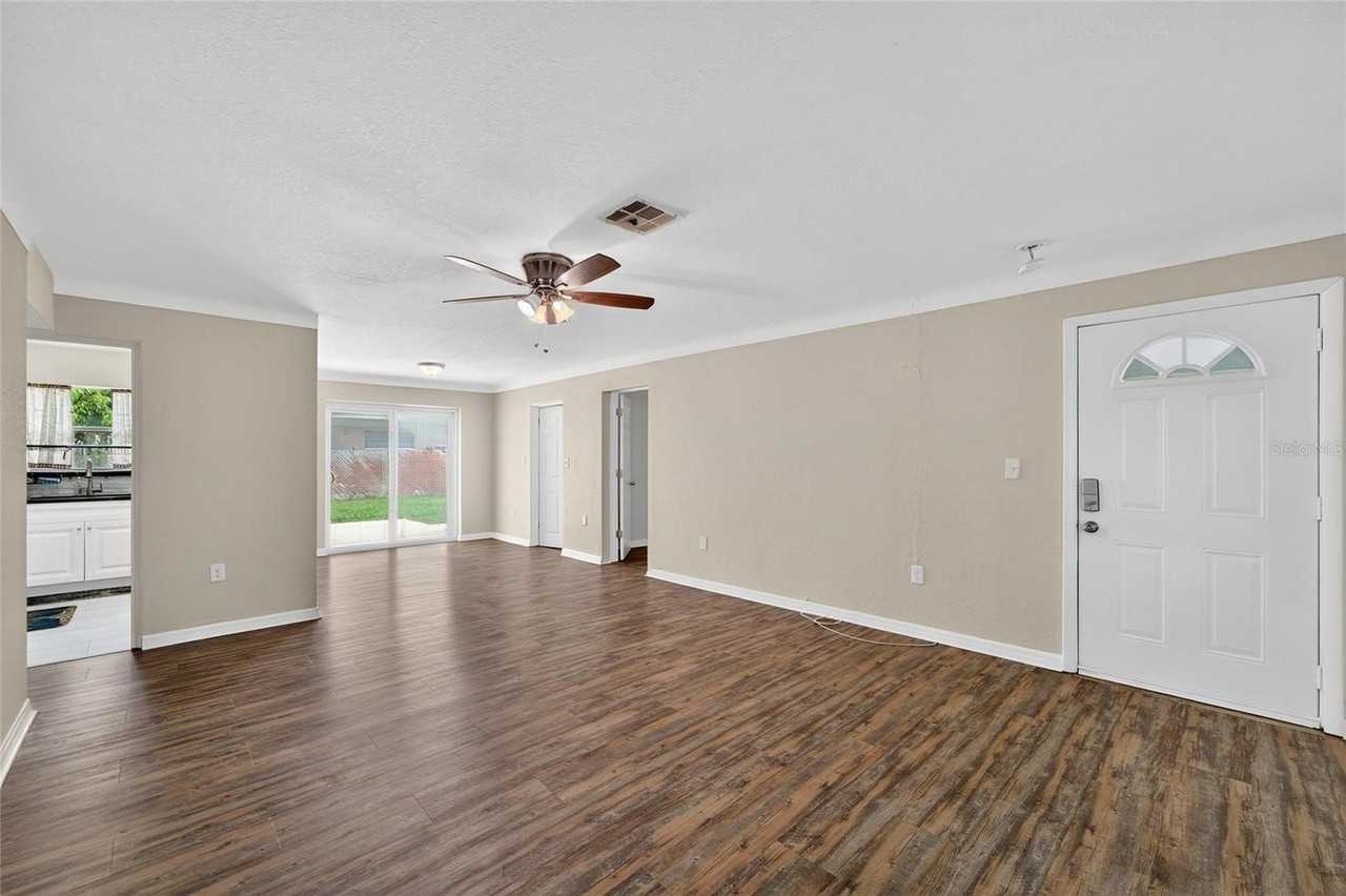 3701 60th St N - Photo 3 of 32