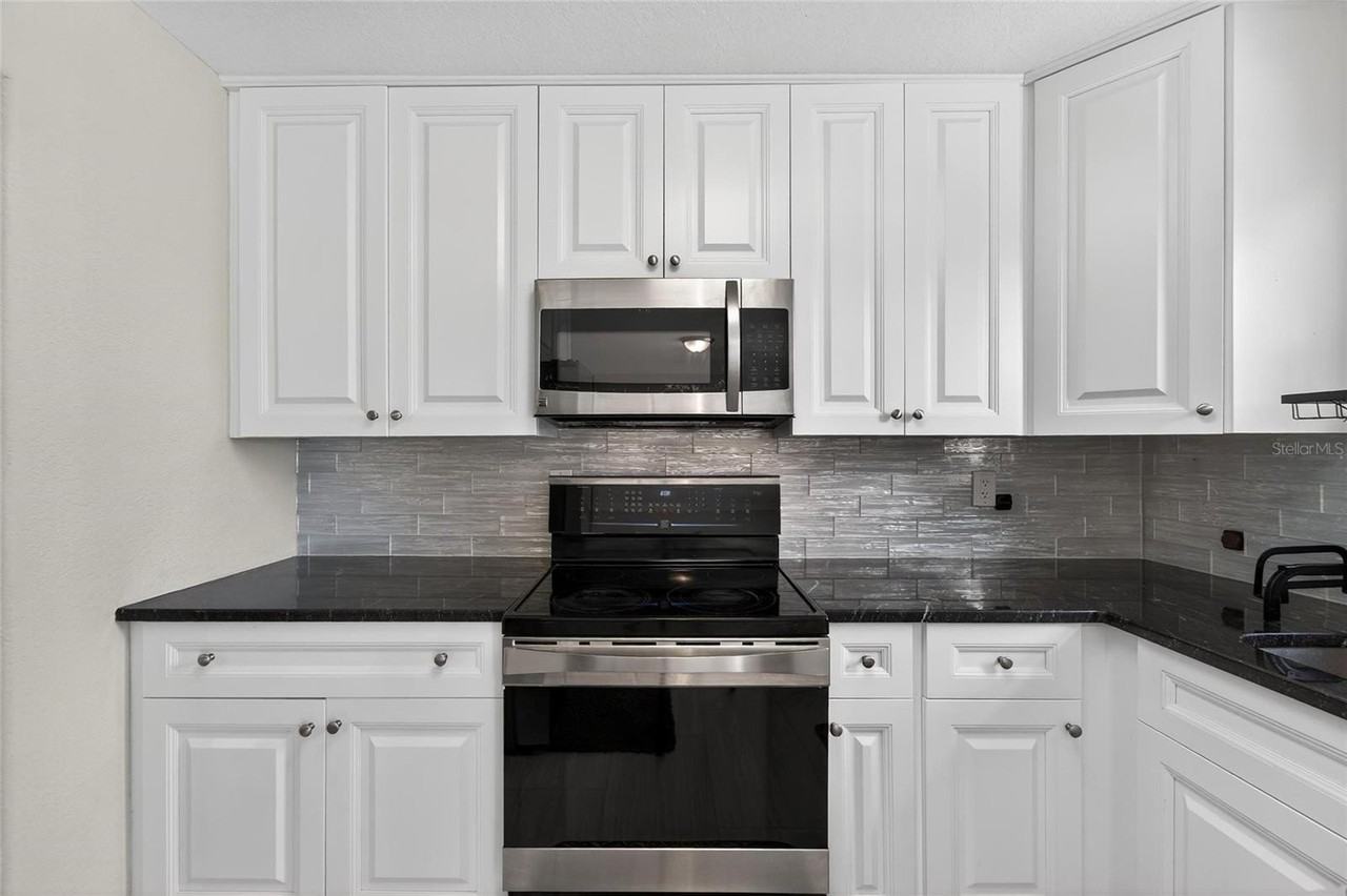 3701 60th St N - Photo 6 of 32