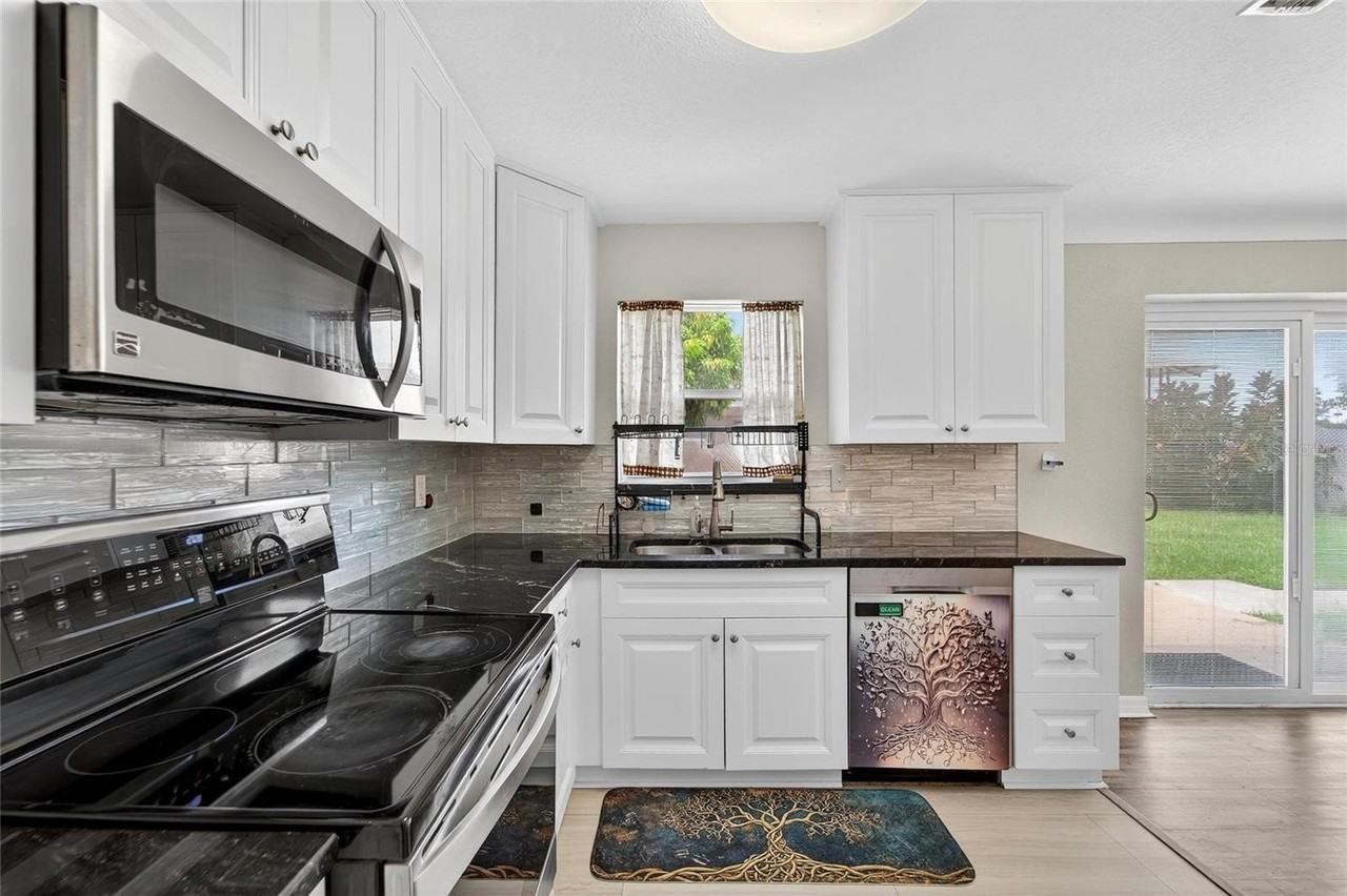 3701 60th St N - Photo 7 of 32