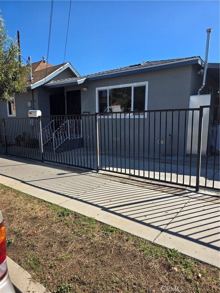 220 N Saratoga St - Photo 3 of 7