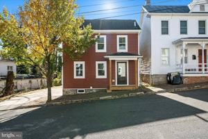 featured image of 117 E Monmouth St