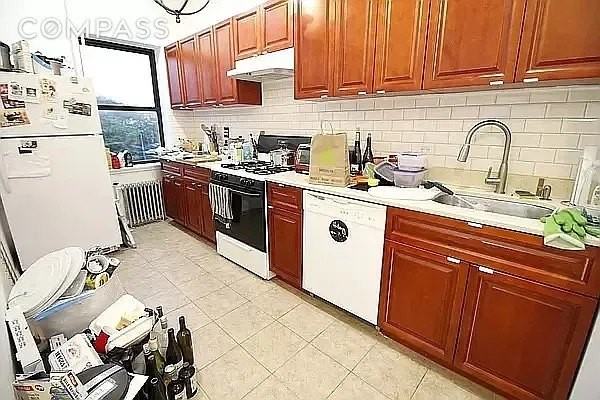 483 7th Ave #3 - Photo 4 of 9