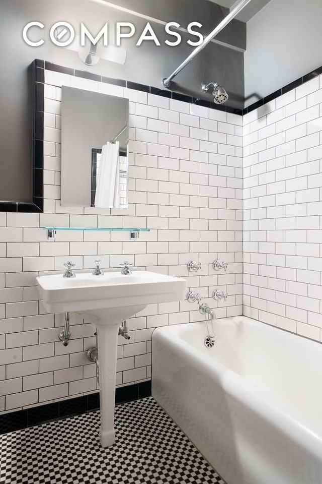 433 W 34th St #9E - Photo 5 of 9