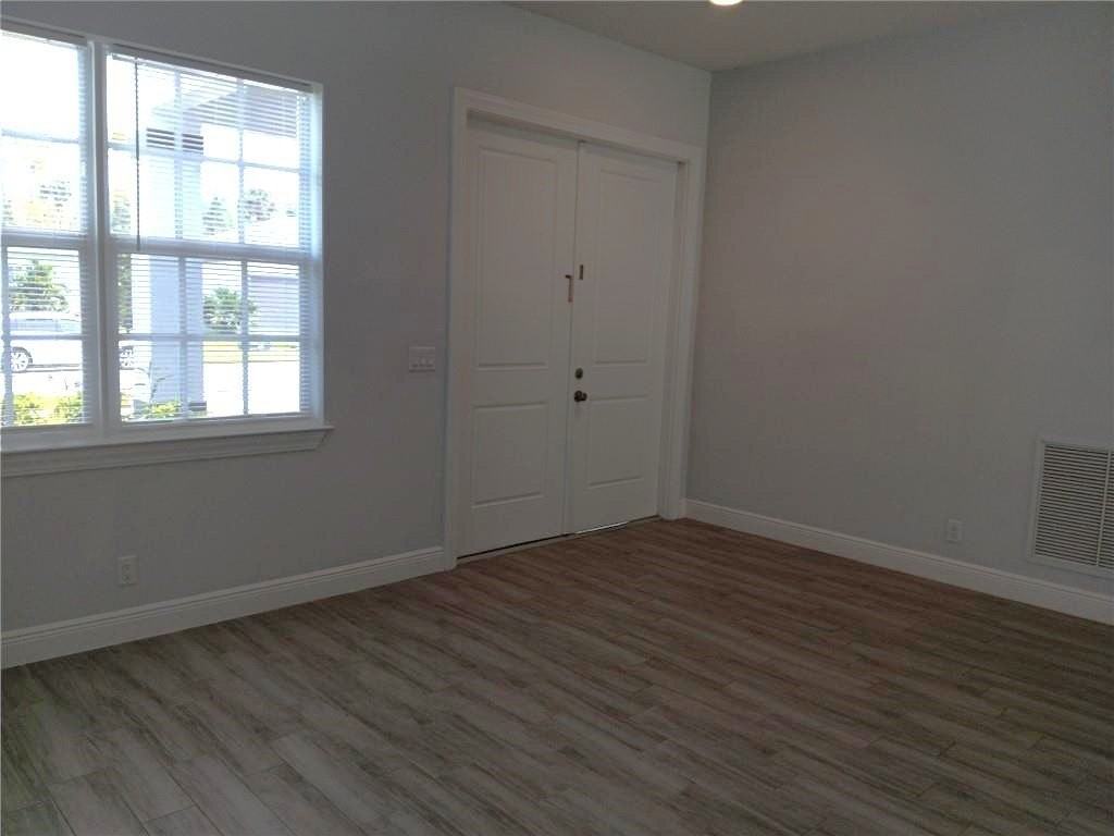 2121 Bridgehampton Ter - Photo 3 of 33