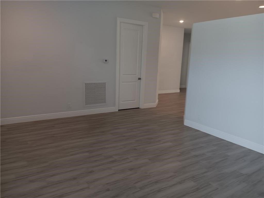 2121 Bridgehampton Ter - Photo 5 of 33