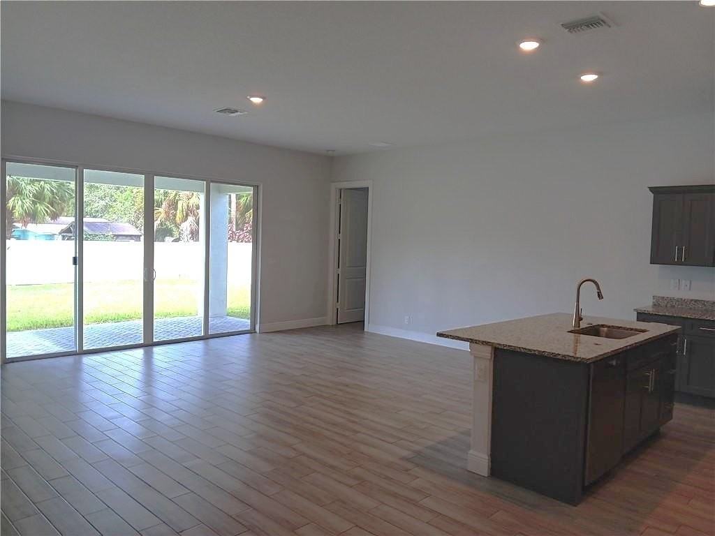 2121 Bridgehampton Ter - Photo 6 of 33