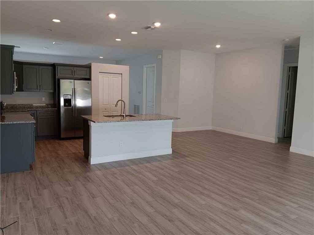 2121 Bridgehampton Ter - Photo 7 of 33