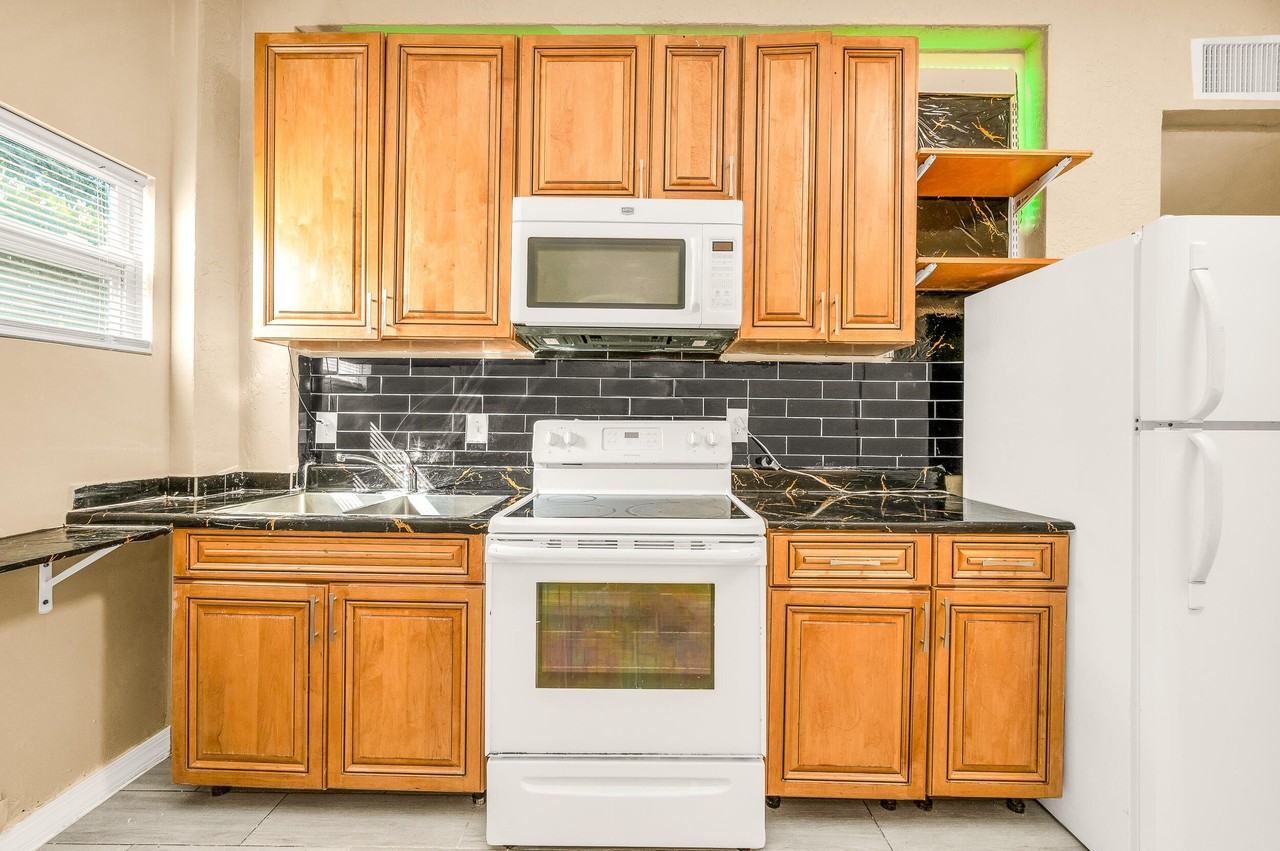 751 Nw 2nd St - Photo 3 of 7