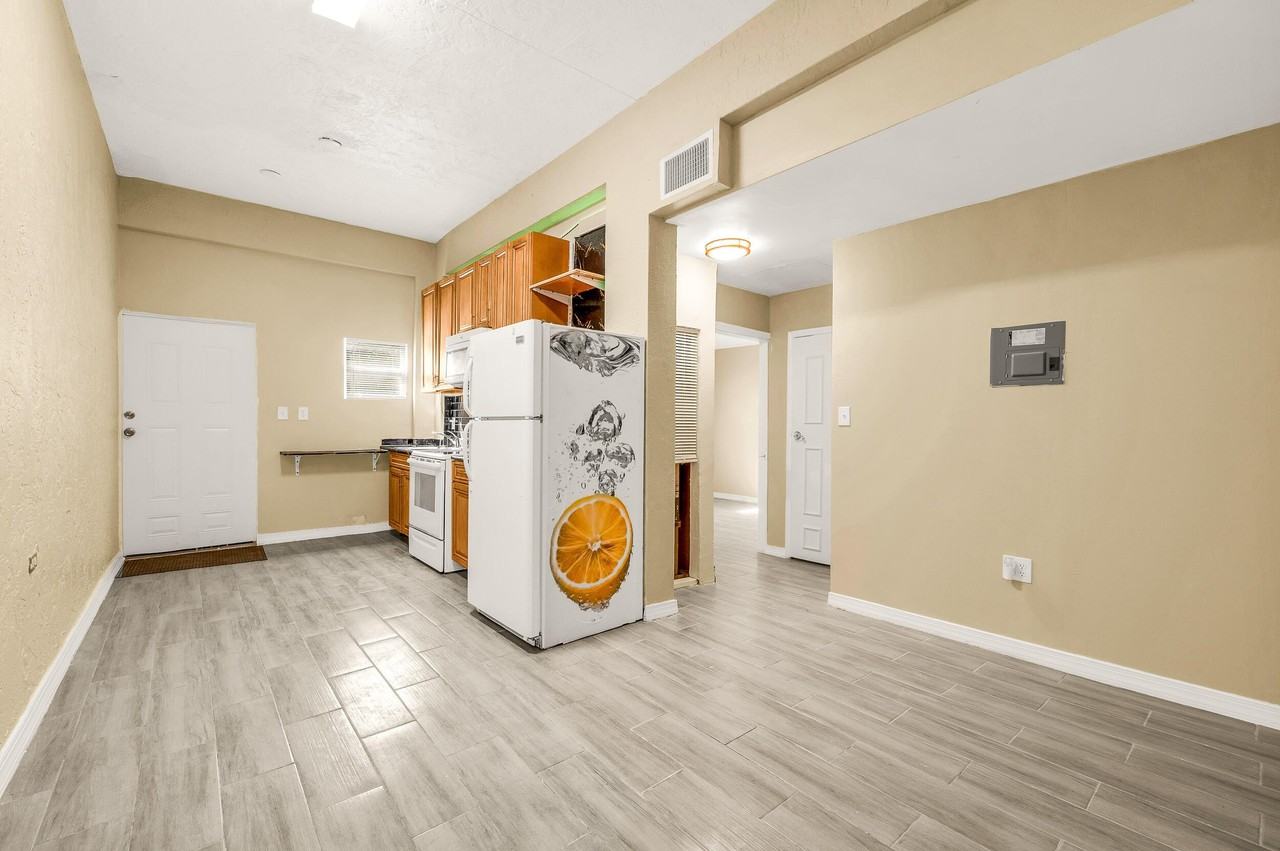 751 Nw 2nd St - Photo 4 of 7