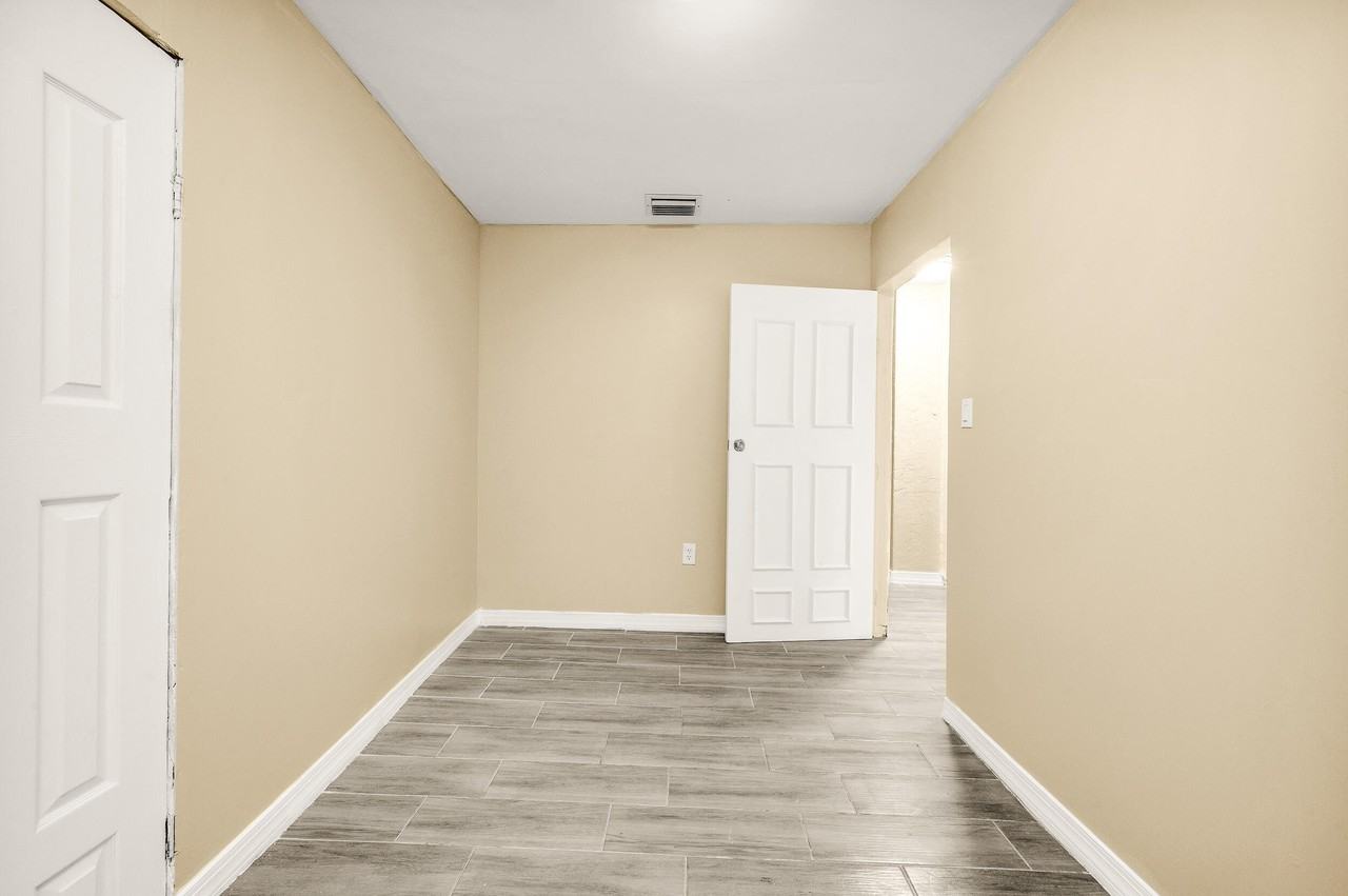 751 Nw 2nd St - Photo 6 of 7