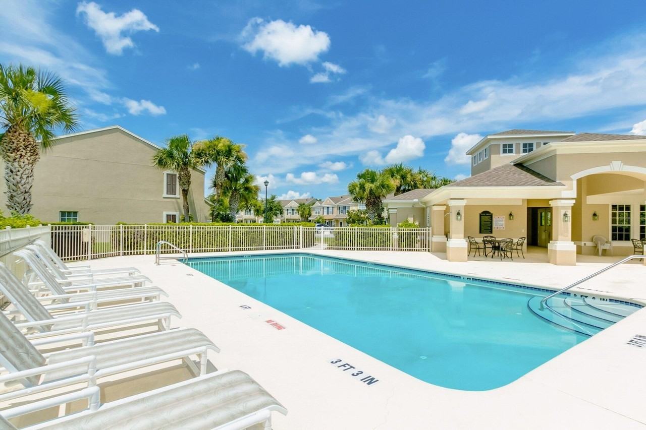 1342 Hampton Park Lane - Photo 2 of 38