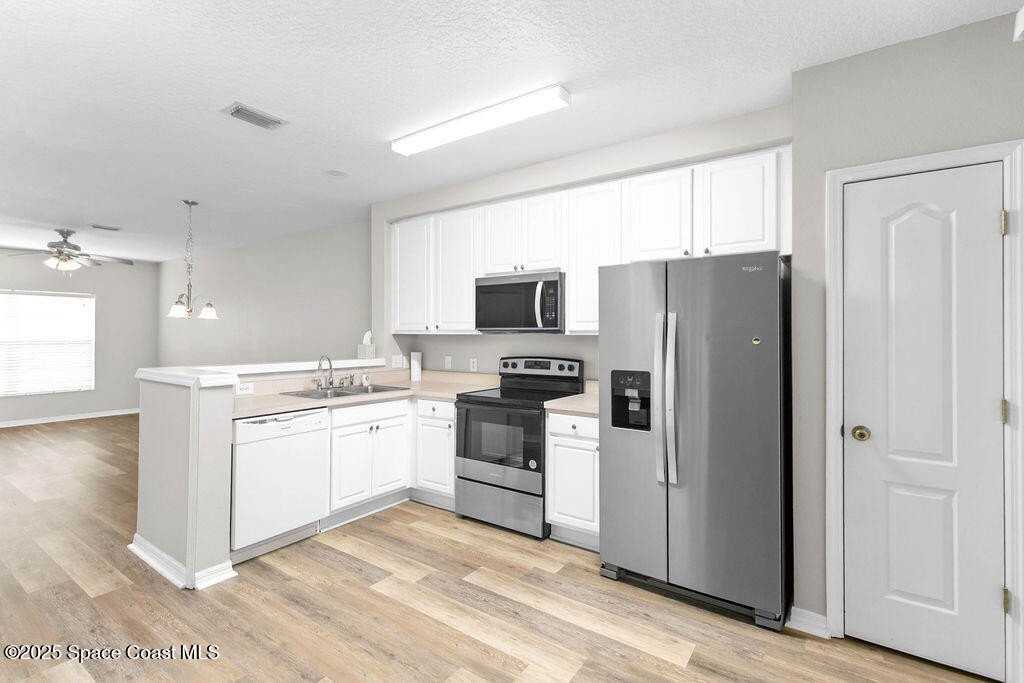 1342 Hampton Park Lane - Photo 3 of 38