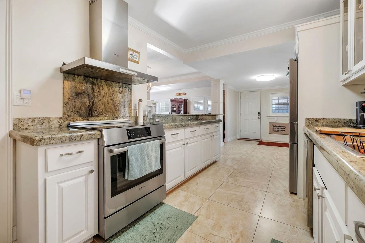 1344 Terrace St - Photo 5 of 14