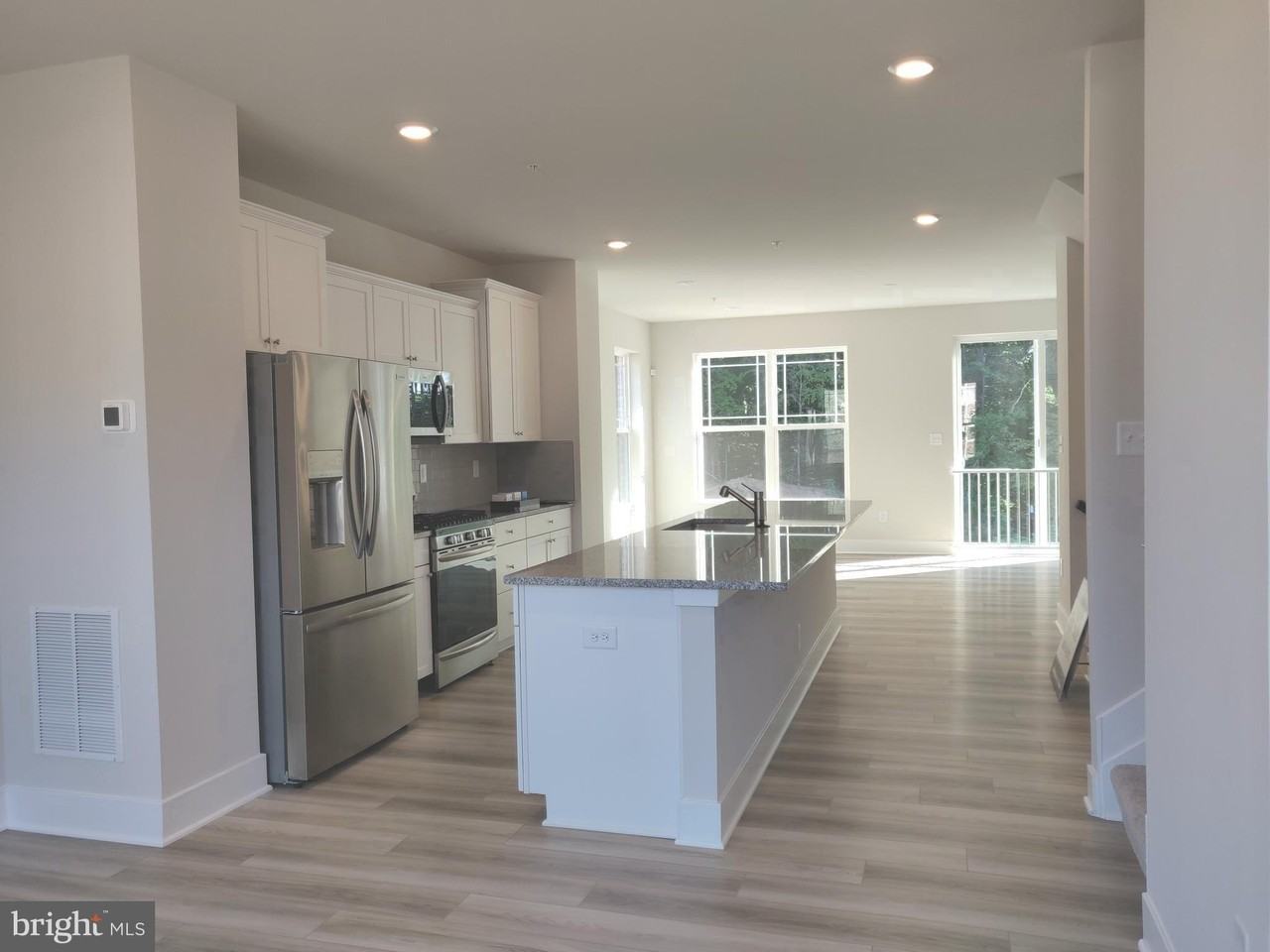 2766 Bridgewater Dr - Photo 4 of 33