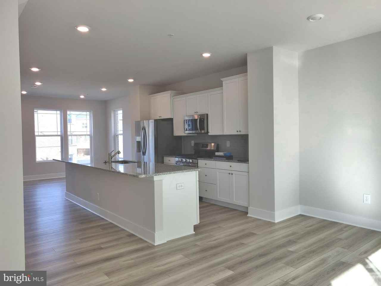 2766 Bridgewater Dr - Photo 5 of 33