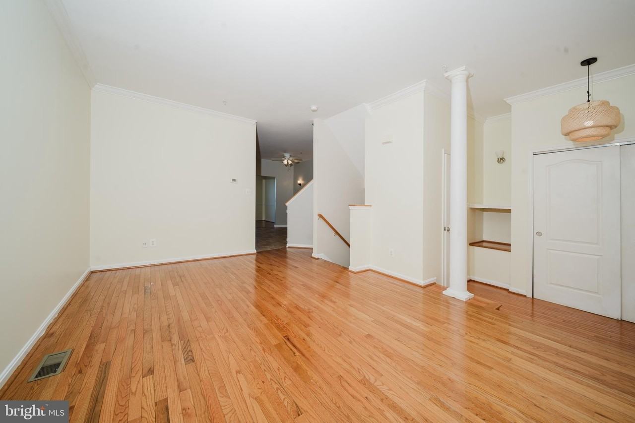 714 Kirkcaldy Way - Photo 5 of 34