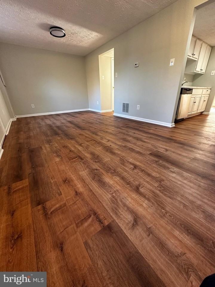 8305 Pondside Ter - Photo 5 of 16