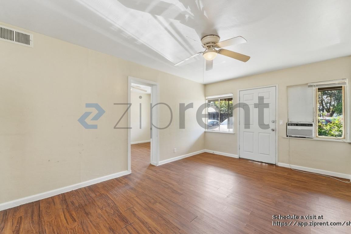139 W 18th St #7 - Photo 4 of 16
