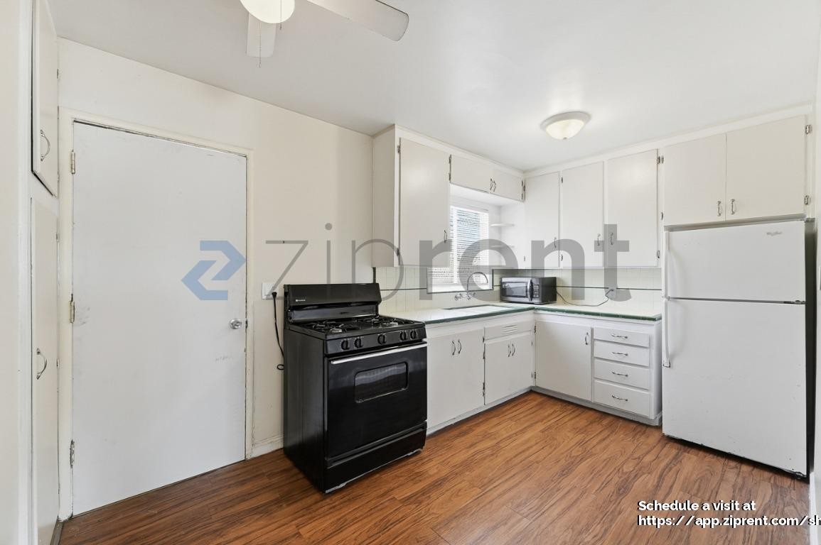139 W 18th St #7 - Photo 6 of 16