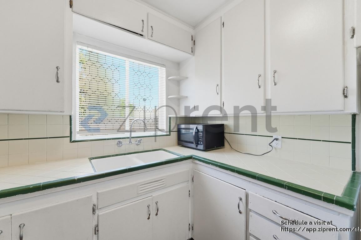 139 W 18th St #7 - Photo 7 of 16
