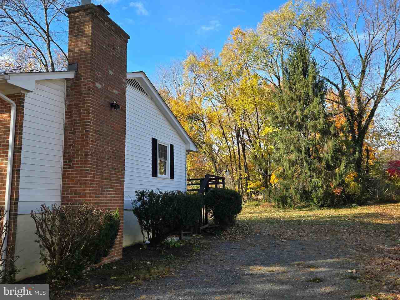 341 S 26th St ##B - Photo 3 of 22