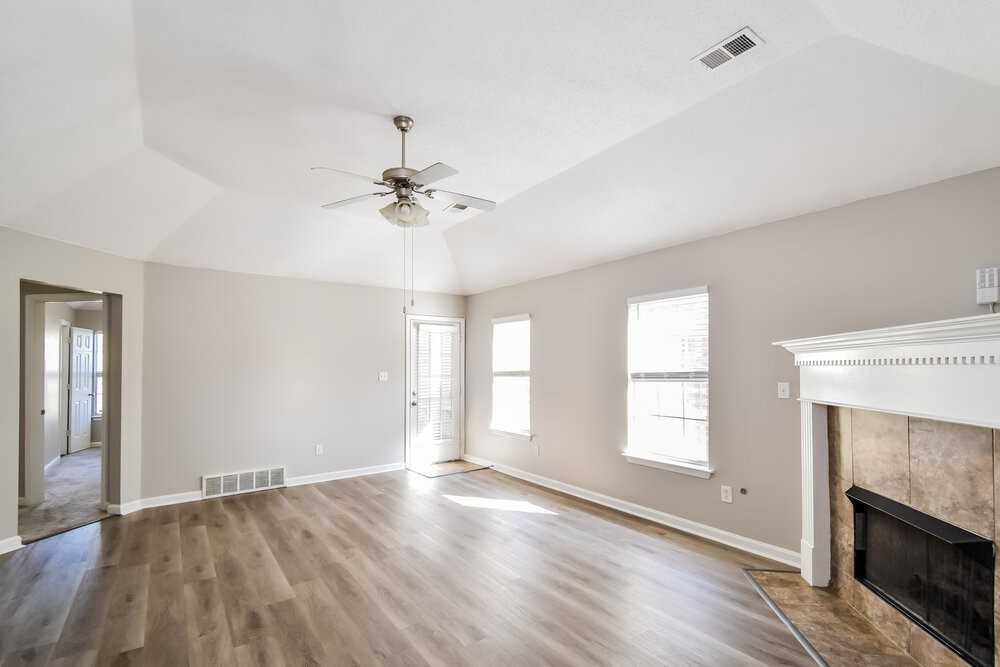 7862 Fallstone Rd - Photo 4 of 17